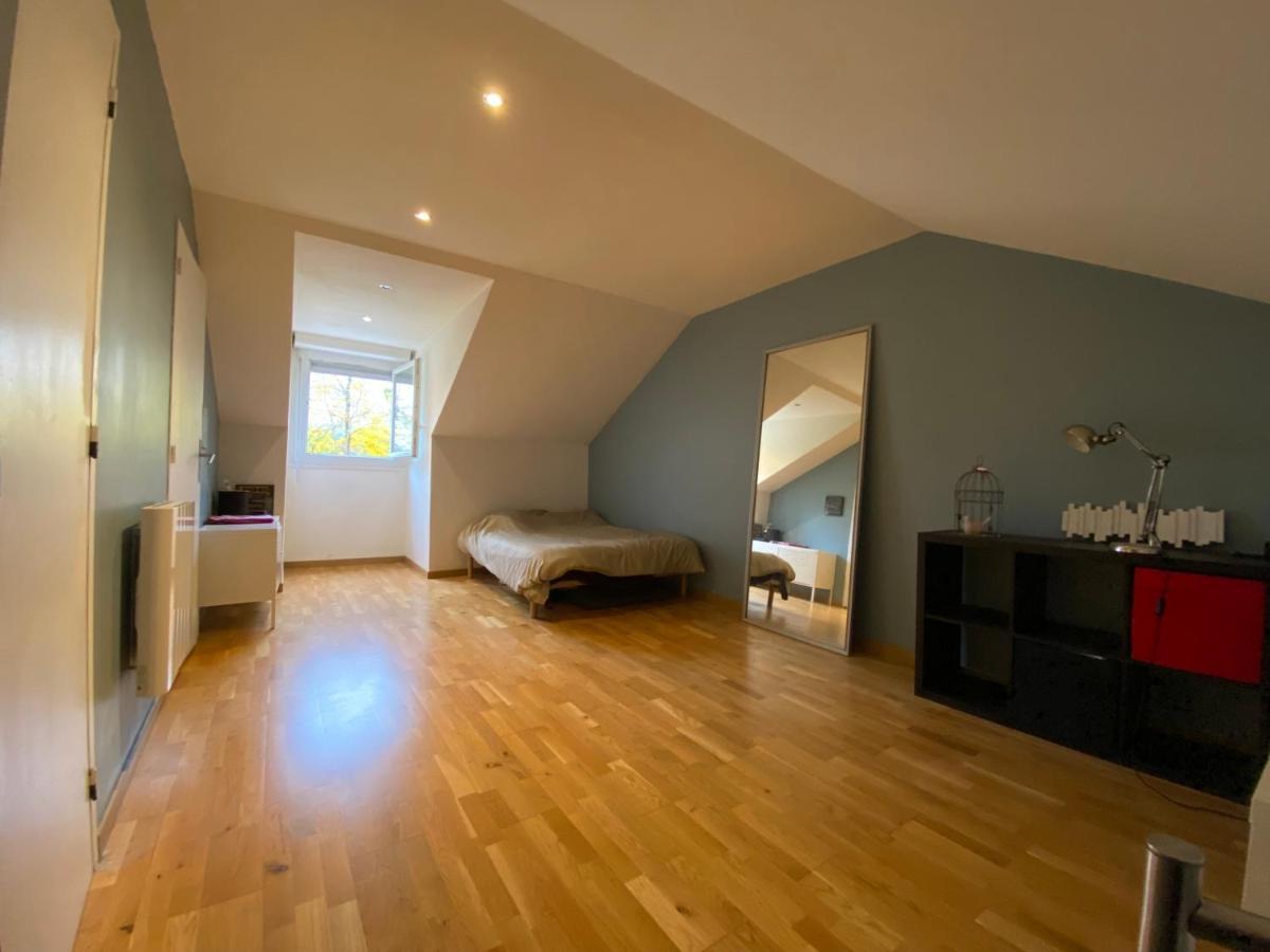 Une Belle Chambre Au Calme Avec Piscine Ormesson-sur-Marne Luaran gambar